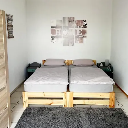 Ferienwohnung Staufenberg Апартаменты *